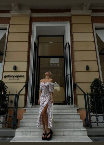 Белое кэжуал женское платье с разрезом и принтом No Brand с цветочным принтом