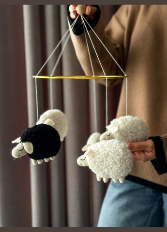 Детский музыкальный мобиль на кроватку для младенцев WooolyWool «Барашки» с 35 мелодиями No Brand (342757827)