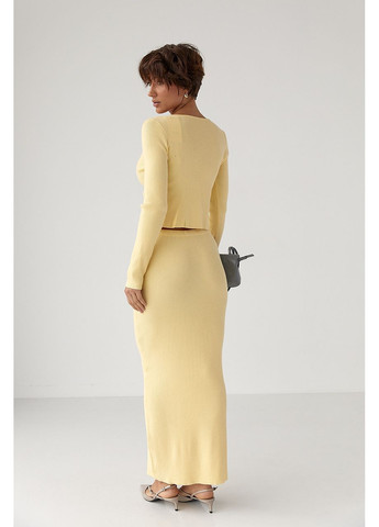 Приталений костюм у рубчик з кофти та спідниці - жовтий колір Lurex (370602212)