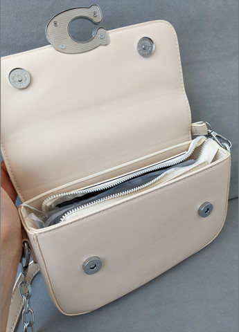 Кремова жіноча сумка з декоративною пряжкою та змінними ремінцями InFashion Сумка (342112315)