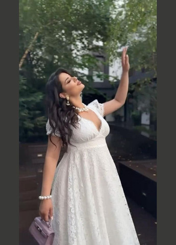 Белое коктейльное платье а-силуэт Annita с цветочным принтом