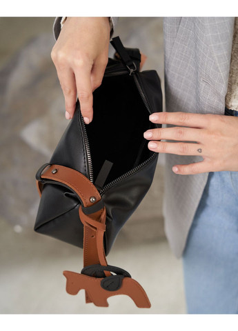 Жіноча сумка чорна Ванесса з еко шкіри молодіжна м'яка з довгим ременем та блискавкою ProDobro (367265722)