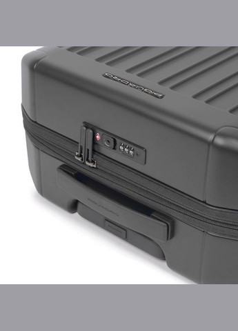 Чемодан PQ LIGHT/Matt Black BV5398PQL_NO official Piquadro (372666293)