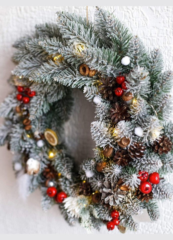 Рождественский венок Elegant из искусственной хвои d-50 см заснеженный HVOYA (328606443)