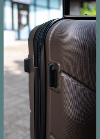 Валіза пластикова середня M з розширенням, колір шампань Wings 149 (347147056)