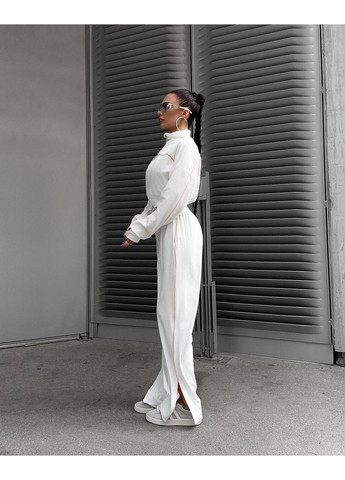 Женский костюм из велюра – трендовый выбор сезона. No Brand (362588402)