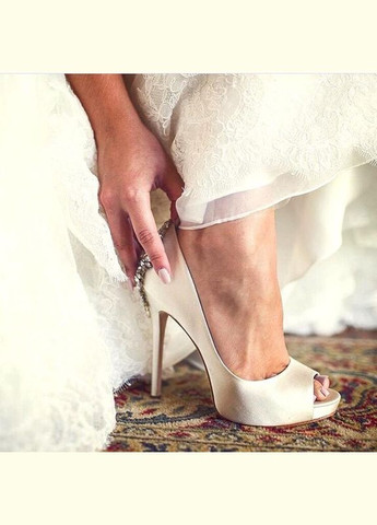 Badgley Mischka Свадебные атласные туфли Kiara с камешками. белый з текстиль, — лето (300578221)