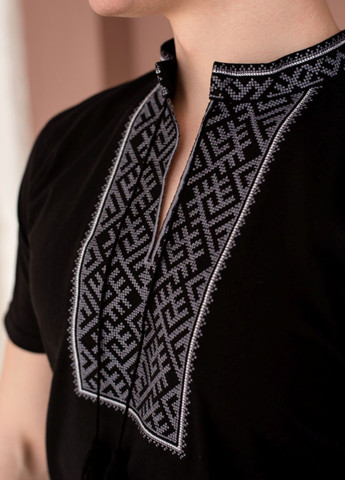 Чорна футболка Vyshyvanka візерунок українська символіка пряма (330828849)