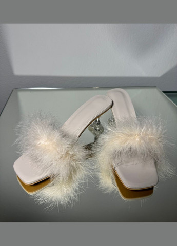 Белые свадебные женские босоножки силиконовые с перьями под свадебные халаты. No Brand с перьями