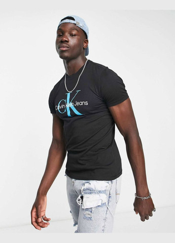 Чорна чоловіча футболка чорна з передньою маленькою нашивкою No Brand