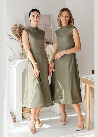 Оливкова (хакі) сукня з льону з високим коміром і приталеним кроєм olive Lana Bryk однотонна