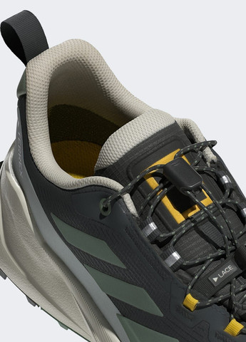 Серые летние кроссовки для хайкинга national geographic terrex trailmaker 2 gore-tex adidas