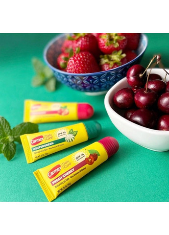 Набор бальзамов для губ в тубе 3-Pack Cherry, Strawberry, Wintergreen SPF 15 3х10 г Carmex (289134627)