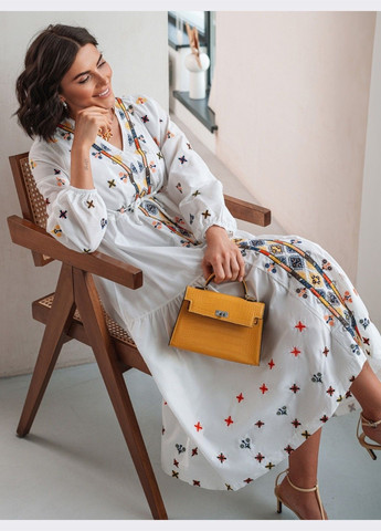 Белая белое платье с вышивкой и кулиской на талии Dressa узор однотонный (324389507)