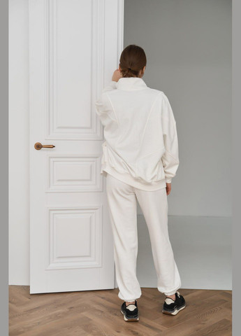 Жіночий костюм із стійкою колір білий р.L 451254 New Trend (282926207)