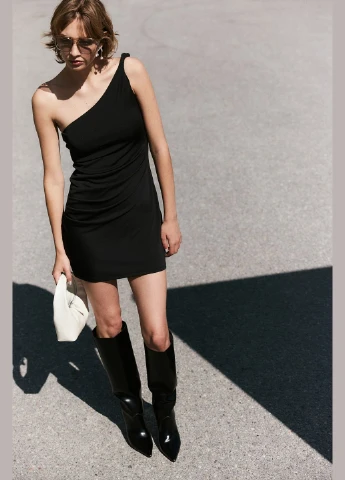 Черное платье H&M