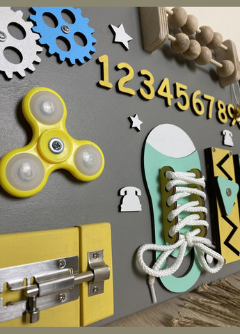 Бизиборд именный развивающая деревянная игрушка 30х40 см No Brand (355890437)