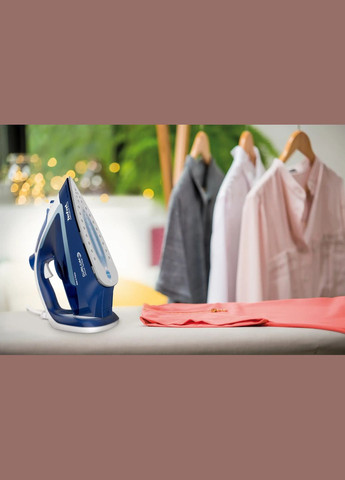 Праска Easygliss Plus, 2500Вт, 270мл, паровий удар -220гр, постійна пара - 45гр, керам. підошва, синій Tefal (315602321)