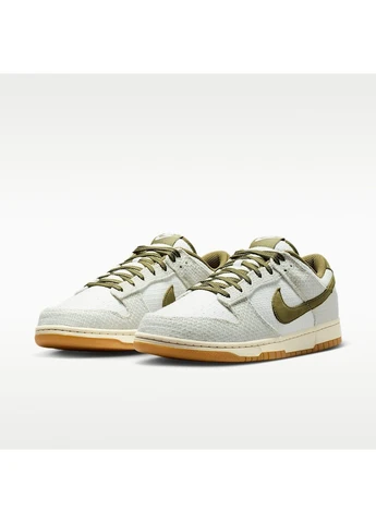 Цветные демисезонные кроссовки dunk low retro se light bone/pilgrim beige/olive ii7078-001 Nike