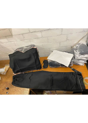 Черная всесезон молодежная атласная пижама diana с майкой на тонких бретельках брюками на резинке и с маской в комплекте майка + брюки No Brand піжама Diana чорний