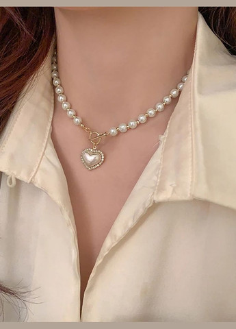 Цепочка-чокер с жемчугом и подвеской кулоном на шею шею 43 см Золотистый+белый No Brand (360466223)