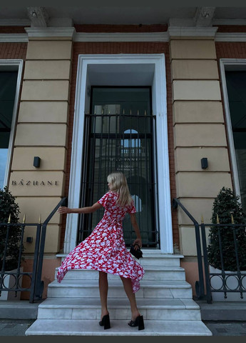 Малиновое нежное летнее платье-макси на запах в цветочном принте из качественного штапеля, шикарное платье из натуральной ткани No Brand с цветочным принтом