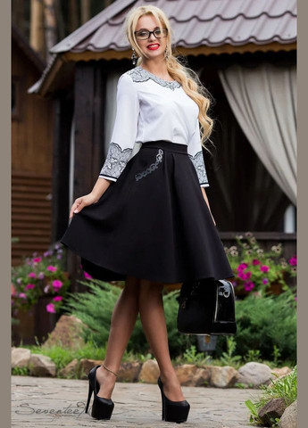 Черная повседневная с рисунком юбка Seventeen клешированная-солнце