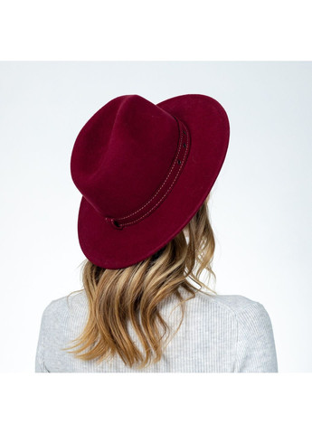 Капелюх федора жіночий з ремінцем фетр бордовий МЕДОУ LuckyLOOK 574-342 (322790241)