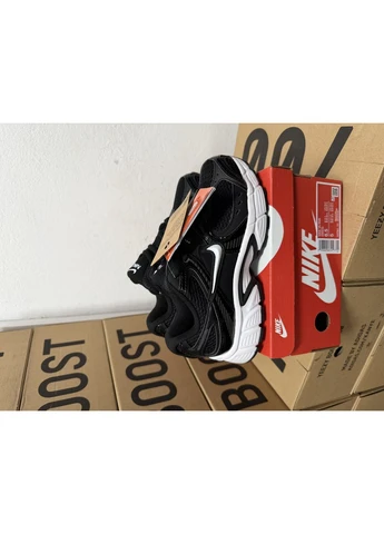 Белые демисезонные кроссовки мужские nike v5 rnr black white найк в5 белые No Brand