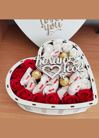 Подарунковий бокс з цукерками та трояндами для дівчини на день народження, на свято (ar77) No Brand (315888832)