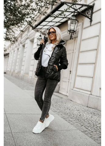 Черная демисезонная женская стильная куртка с плащевкой. Україна