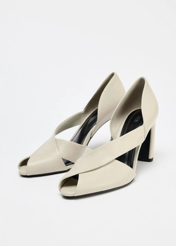 Белые босоножки Zara