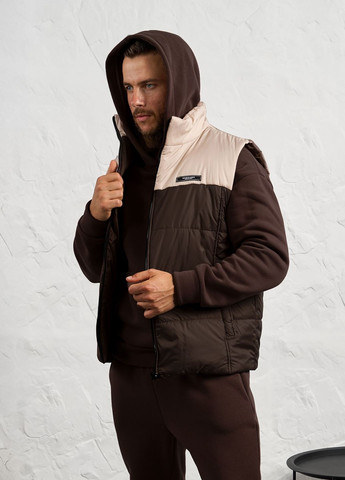 Коричневый зимний спортивный костюм тройка мужской зимний (жилетка + худи + штаны) тройка, брючный No Brand