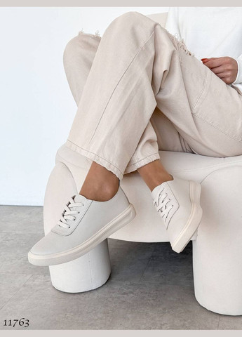 Молочные демисезонные элегантные женские кроссовки No Brand