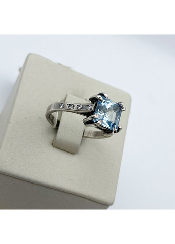 Кольцо серебряное с голубым топазом и кубическим цирконием 19 3,92 г No Brand (370142273)