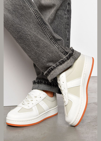 Кроссовки женские бело-серого цвета на шнуровке Let's Shop белые демисезоны (317318863)