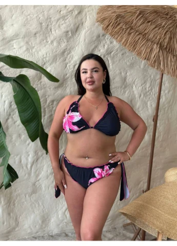 Черный демисезонный купальник plus size оригинального кроя с цветами и яркими деталями No Brand