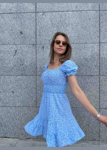 Голубое красивое короткое платье с коротким рукавом и открытым декольте в цветочном принте,голубое летнее плать из софта No Brand