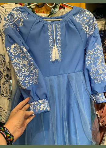 Голубое голубое пышное яркое платье для девочки с вышивкой Марічка (297214911)