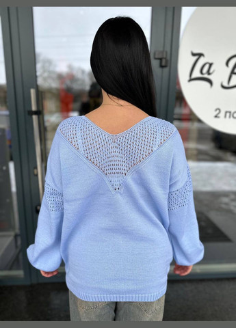 Легкий жіночий светр із вирізом блакитного кольору 31725 Fashion (323483607)