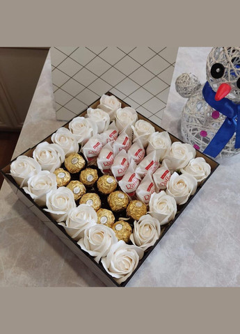 Подарочный бокс длядевушки из конфет и роз на день рождения 8 марта день влюбленных (ar31) No Brand (315888856)