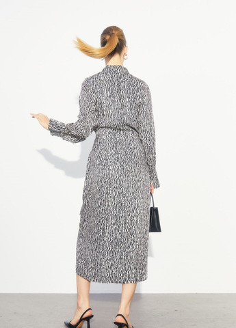 Черное кэжуал платье H&M с рисунком