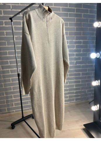 Світло-бежева сукня жіноча 2024120 светр воріт стійка блискавка довга one size світло бежева My Fashion