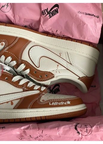 Кросівки жіночі Nike Air Jordan 1 Low x Labubu x Travis Scott Beige | Найк Еір Джордан 1 Лабубу низькі бежеві No Brand бежеві демісезони (382514751)