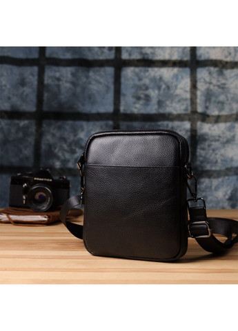 Компактна чоловіча сумка на плече з натуральної шкіри 23021 Чорний Vintage (356452102)