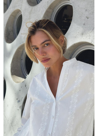Белая блуза с прорезной вышивкой Zara