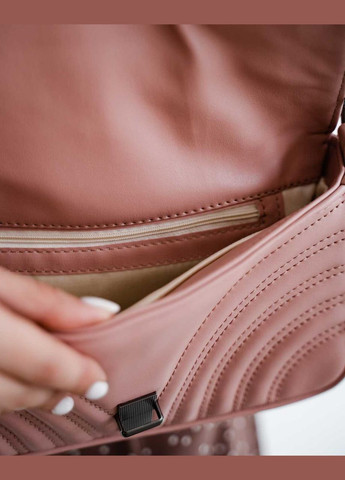 Жіноча стьобана сумка крос-боді пудрового кольору «Джуді» плечовий ремінь з ланцюжком WeLassie (298568159)