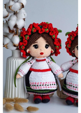 Амігурумі лялька в українському вбранні з віночком, 26 см No Brand (352474131)