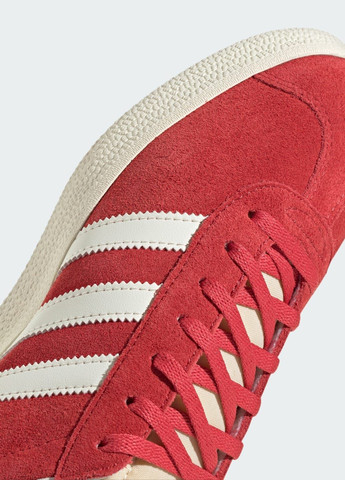 Красные всесезонные кроссовки gazelle adidas