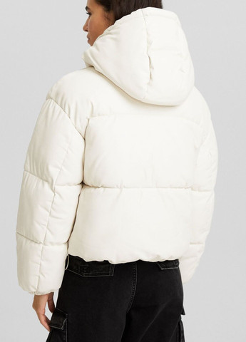 Молочная зимняя куртка Bershka